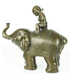 铸铜雕塑铜象，在风水学里，大象雕件象征“太平有象”，寓意天下太平、五谷丰登。而且风水大象还有招财或者散财的作用。想要了解更多铸铜雕塑工艺品的信息请与我们联系吧